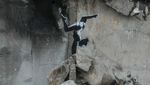 Mural Banksy Muncul dari Reruntuhan Gedung di Ukraina