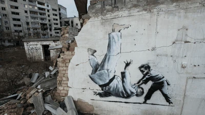 Mural Banksy Muncul dari Reruntuhan Gedung di Ukraina