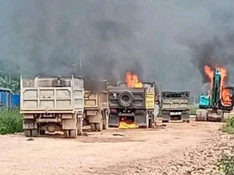 Potret Kerusuhan di Dogiyai Papua Tengah gegara Balita Tewas Ditabrak Truk