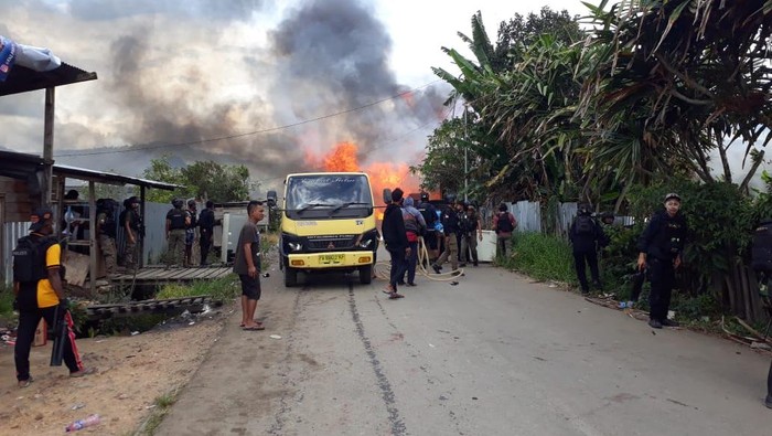 Papua Tengah Warga di Dogiyai ngamuk karena anak kecil ditabrak truk hingga tewas. Dok. Istimewa)