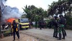 Potret Kerusuhan di Dogiyai Papua Tengah gegara Balita Tewas Ditabrak Truk