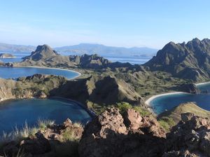 Besok Pagi, Luhut Ajak Menlu China Trekking ke Pulau Padar