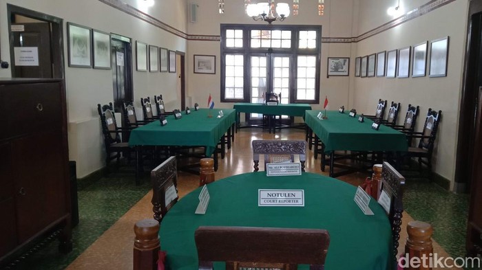 Ruangan di Gedung Linggarjati yang dijadikan tempat pertemuan antara delegasi Indonesia dan Belanda.