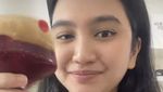 Seru! Pose Keren Rachel Amanda Saat Ngopi dan Nongkrong di Kafe