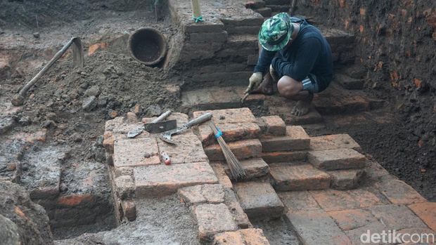 Situs Bhre Kahuripan yang lokasinya 300 meter sebelah timur Candi Tribhuwana Tunggadewi, Mojokerto