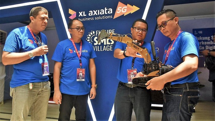 Solusi 5G untuk Smart Mining dan UMKM Selain kesiapan menggelar jaringan 5G, XL Axiata juga terus memperkuat dan menyiapkan ekosistem 5G diberbagai layanan. UMKM dan Smart Mining salah satunya.