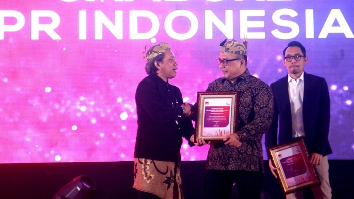 BTN kembali menerima dua penghargaan sebagai The Most Popular Leader in Social Media Tahun 2022 dan Insan PR Indonesia terbaik. Ini buktinya.