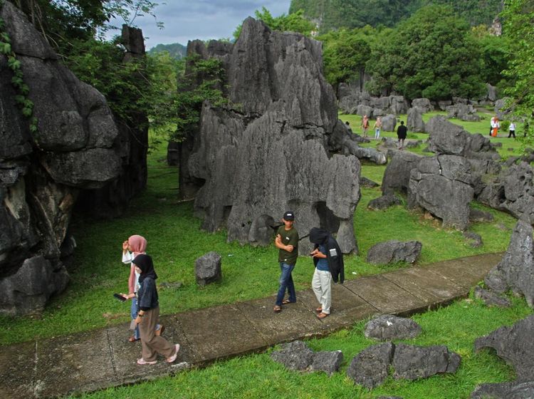 Menjelajah Taman Prasejarah Leang-leang di Maros Sulsel