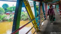 Normalisasi sungai memang saat ini tengah dikebut oleh Pemprov DKI dalam hal ini soal pembebasan lahan. Empat kelurahan yang bakal jadi prioritas berada di Jakarta Timur dan Jakarta Selatan.