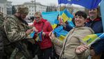 Semringah Warga Ukraina Usai Tentara Rusia Hengkang dari Kherson