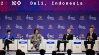 Managing Director RGE Group Anderson Tanoto (dari kanan) bersama President Director Virtue Dragon Nickel Industrial Park Zhou Yuan dan Executive Vice Chairperson Appolo Hospitals Enterprise Limited Shobana Kamineni menjadi pembicara dalam gelaran Business20 (B20) Summit Indonesia 2022, yang digelar sebagai bagian dari KTT G20 di Bali. 