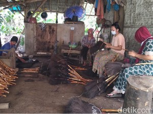 Puluhan Warga Purwakarta Berdaya Lewat Ijuk dari Pohon Aren