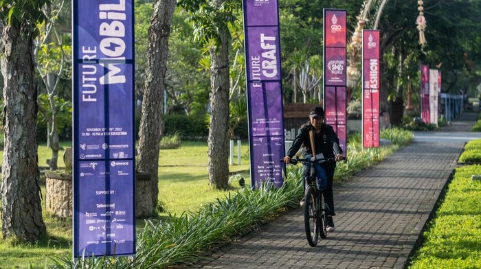 NUSA DUA, INDONESIA - NOVEMBER 13: Mounted police patrol for the G20 Bali Summit at The Nusa Dua on November 13, 2022 in Nusa Dua, Indonesia. The G20 leaders' meeting will take place in Nusa Dua, Bali this week. (Photo by Agung Parameswara/Getty Images)