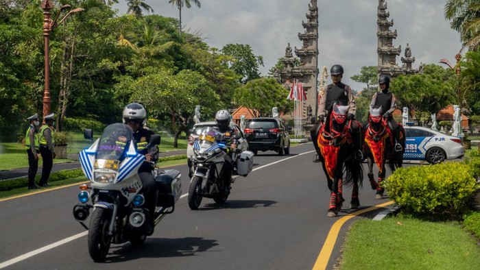 1244745318 NUSA DUA, INDONESIA - NOVEMBER 13: Mounted police patrol for the G20 Bali Summit at The Nusa Dua on November 13, 2022 in Nusa Dua, Indonesia. The G20 leaders' meeting will take place in Nusa Dua, Bali this week. (Photo by Agung Parameswara/Getty Images)