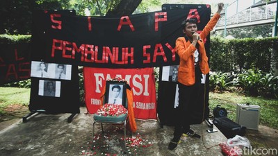 24 Tahun Tragedi Semanggi I, Mahasiswa Tabur Bunga
