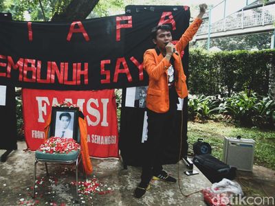 24 Tahun Tragedi Semanggi I, Mahasiswa Tabur Bunga