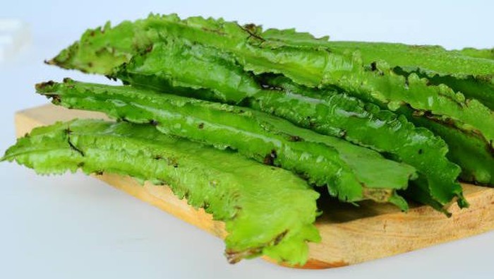 Kecipir (Psophocarpus letragonolobus (L) DC) Khasiat: Dapat membantu memperkuat sistem kekebalan tubuh terhadap banyak infeksi, dan dikenal untuk membantu dalam pencegahan kanker, diabetes, dan asma.