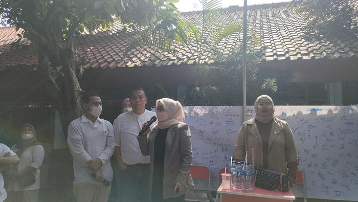 Anggota Komisi D DPRD Kota Depok berkunjung ke SDN Pocin 1.