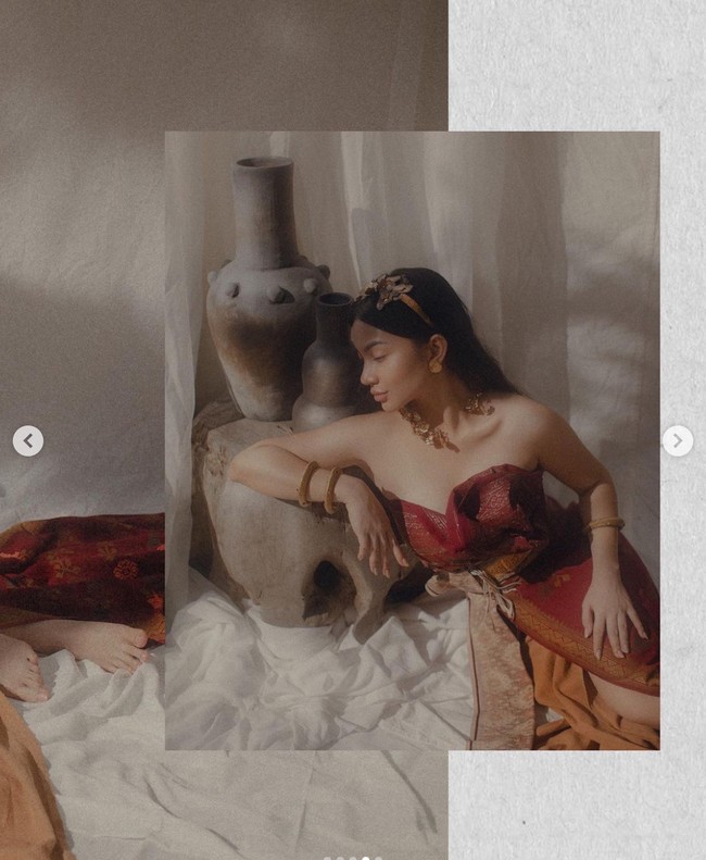 Penampilan Ariel Tatum itu kian menawan dengan pulasan makeup natural dan lipstik berwarna nude. Rambut panjang hitamnya pun tampak dibiarkan terurai dengan rapi. Foto: Instagram/@arieltatum