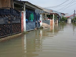 Kondisi Terbaru Perumahan di Tangerang Terendam Banjir Gegara Tanggul Jebol