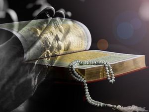 5 Contoh Hadits Qudsi Pilihan dan Perbedaannya dengan Al-Quran & Hadits Nabi