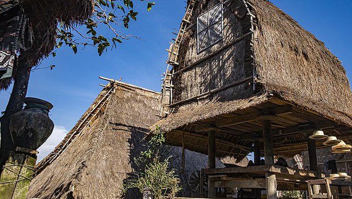 Rumah adat Nusa Tenggara Barat.