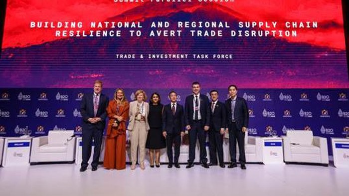 Bos Sampoerna Bicara Ketahanan Rantai Pasok Nasional di B20 Summit PT HM Sampoerna Tbk turut hadir menjadi bagian Konferensi Tingkat Tinggi B20 (B20 Summit) Indonesia di Bali.