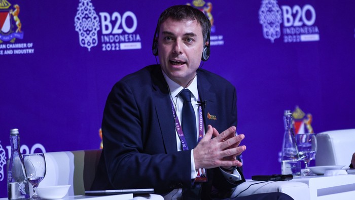 Bos Sampoerna Bicara Ketahanan Rantai Pasok Nasional di B20 Summit PT HM Sampoerna Tbk turut hadir menjadi bagian Konferensi Tingkat Tinggi B20 (B20 Summit) Indonesia di Bali.