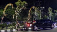 Supercar lapis baja senilai £1,2 juta atau setara Rp 21,9 miliar ini diklaim paling aman di dunia. Wujudnya cukup besar tak heran kalau mobil ini diperkirakan memiliki berat antara 14.000 hingga 20.000 pound (6-9 ton) dan dijuluki sebagai Benteng Berjalan. Garry Lotulung/NurPhoto/Getty Images