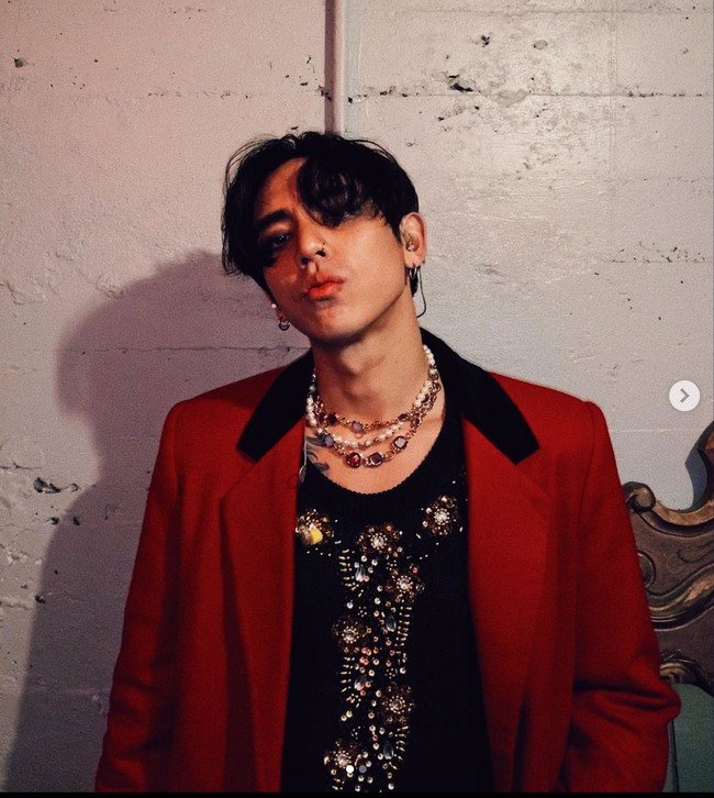 DPR Ian dikenal sebagai visual director dan produser label Dream Perfect Regime (DPR), yang didirikannya bersama teman-temannya Live, Cream, dan REM. Pada 2020, DPR Ian akhirnya juga memulai debut sebagai penyanyi dengan lagu So Beautiful. Foto: dok. Instagram @dprian.