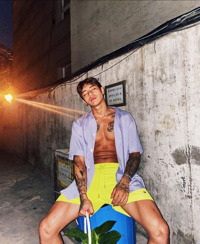 DPR Ian alias Christian Yu belakangan menjadi perbincangan hangat di forum online. Sejumlah netizen Korea menyayangkan penyanyi ganteng itu tak terlalu dikenal di Korea Selatan. Nyatanya DPR Ian populer di mancanegara khususnya kalangan penikmat musik khh dan krnb. Foto: dok. Instagram @dprian.