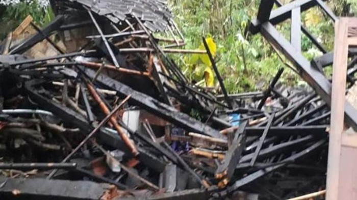 Dua Rumah Warga Trenggalek Ambruk Tertimpa Longsor