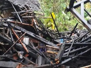 Dua Rumah Warga Trenggalek Hancur Tertimpa Longsor
