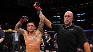 Dustin Poirier Menang, Khabib Nurmagomedov Beri Selamat