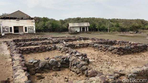 Dusun Mara di Indramayu Nyaris Terisolir Gegara Sering Dilanda Banjir Rob