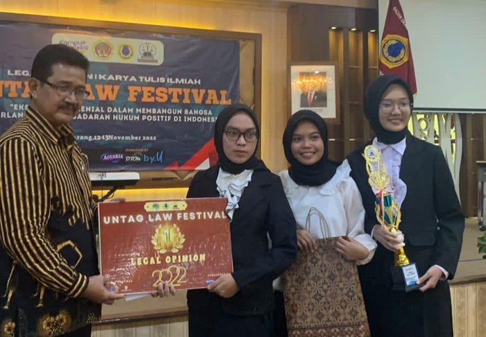 Fakultas Hukum Unissula Juara Nasional Legal Opinion