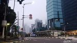 Saat Kabut Selimuti Jakarta di Pagi Hari