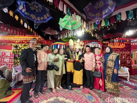 Foto Berliana Hajariah Maryanti saat menghadiri acara pernikahan viral di Bandar Lampung.