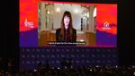Foto-foto Anne Hathaway Jadi Pembicara di B20 Summit Bali
