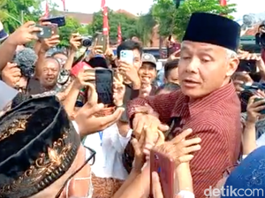 Ganjar-Yenny Hadir di Masjid Sheikh Zayed, Ada Teriakan Presiden 2024