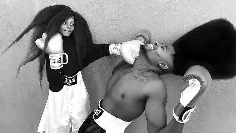 Seorang ayah Harlem dan putrinya Jaxyn, mempunyai gaya rambut yang luar biasa. Dengan gaya rambut keritingnya, mereka telah memukau orang di seluruh dunia.