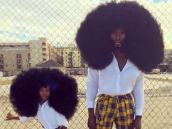 Gaya Rambut Ayah dan Anak Ini, Bikin Orang Terheran-heran