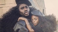 Seorang ayah Harlem dan putrinya Jaxyn, mempunyai gaya rambut yang luar biasa. Dengan gaya rambut keritingnya, mereka telah memukau orang di seluruh dunia.