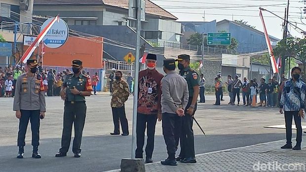 Gubernur Jateng Ganjar Pranowo di Masjid Sheikh Zayed Solo, Senin (14/11/2022)