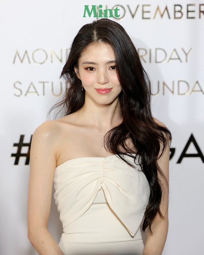 Han So Hee diumumkan sebagai brand ambassador Omega pada Mei 2022. Dia bergabung menjadi female ambassador brand jam tangan mewah asal Swiss itu bersama Nicole Kidman, Cindy Crawford dan putrinya Kaia Gerber, dan Lui Shishi. Foto: dok. Twitter @mintmag_th