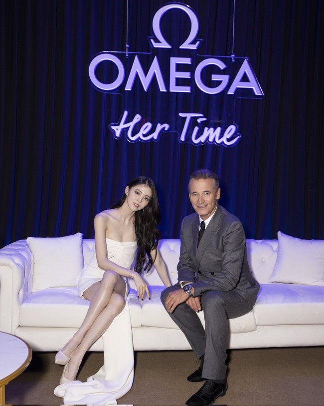 Omega menunjuk Han So Hee sebagai brand ambassador asal Korea Selatan setelah Hyun Bin. Menurut CEO Omega Raynald Aeschlimann, brand itu terkesan dengan karier dan kepribadian Han So Hee. Sang aktris mempresentasikan kualitas baik yang selaras dengan imej Omega. Foto: dok. Omega