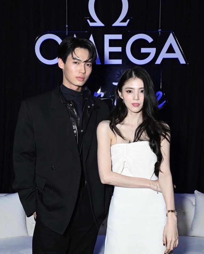 Sebelumnya Win Metawin telah bertemu pasangan Han So Hee dalam drama Korea Nevertheless, Song Kang saat menghadiri Milan Fashion Week Prada pada Juni 2022. Foto: dok. Instagram @winmetawin