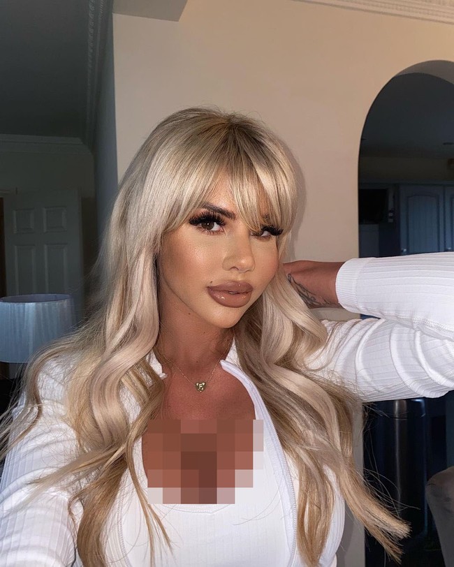 Hannah Elizabeth dikenal sebagai selebgram dan pemain reality show. Alumni Love Island tersebut baru-baru ini mengejutkan netizen dengan penampilan barunya. Hannah melakukan operasi untuk mirip boneka Bratz.Foto: Instagram