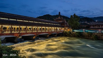 Warna natural saat pergantian matahari juga tak kalah apik.
