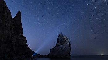 Bahkan bisa memotret bintang jatuh atau milky way juga loh.